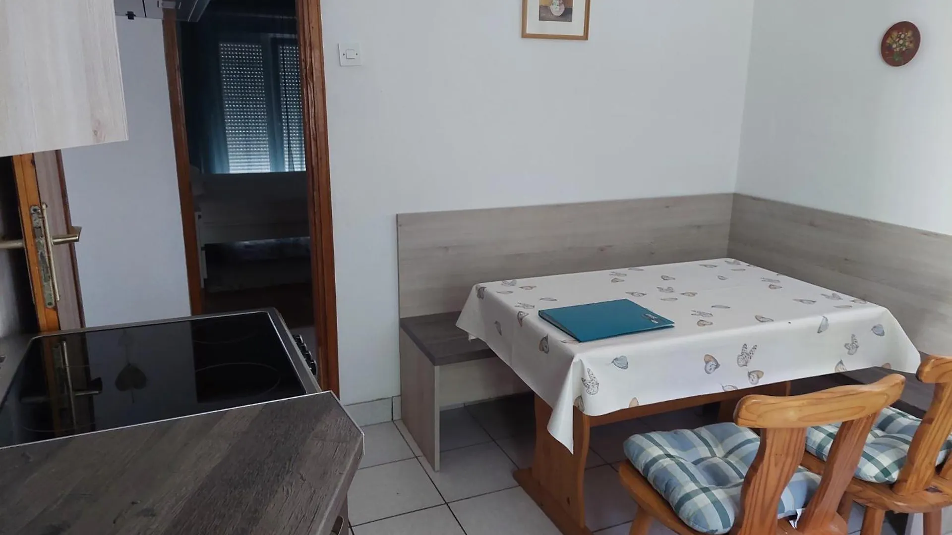 Apartment Apartmani Mujagic Batomalj